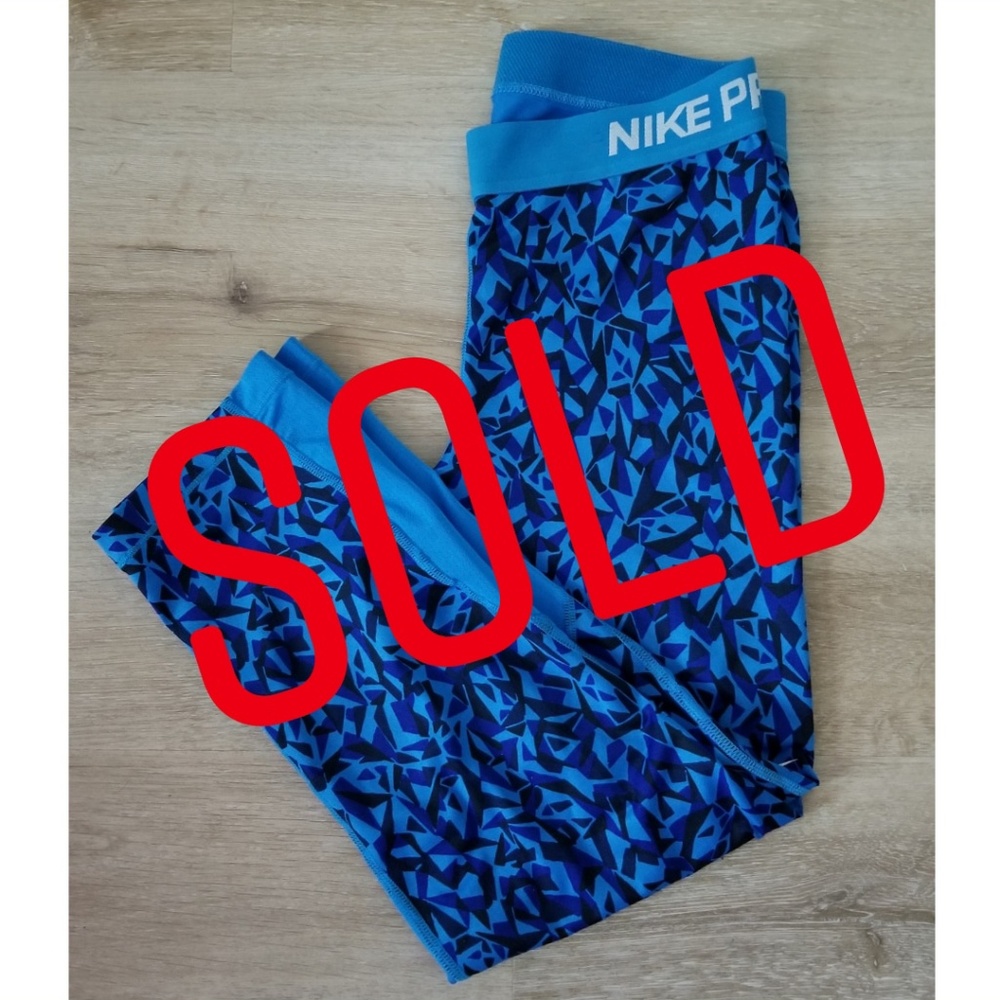 **SOLD** Nike Pro Mid-Rise Training capris